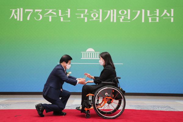 최혜영 의원이 4일 대한민국 국회 의정대상을 수상했다.