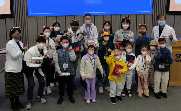 지난 21일 열린 서울대병원 어린이병원학교 시상식 단체사진