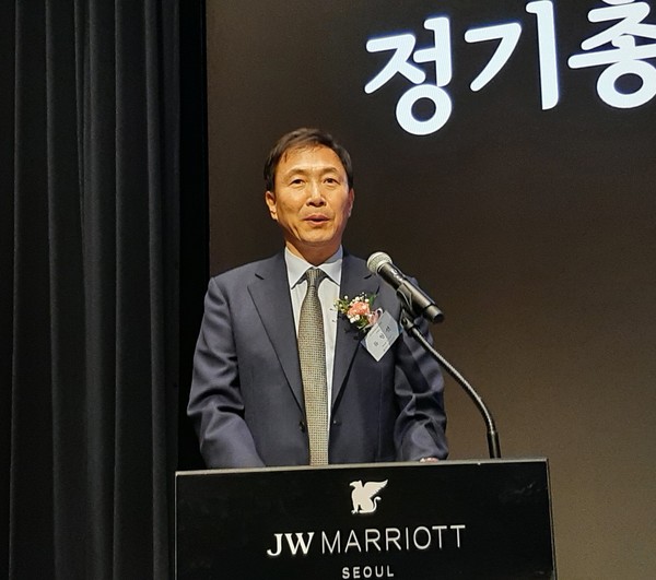 한국의약품수출입협회 18대 회장으로 선출된 류형선 회장이 취임사를 하고 있다.