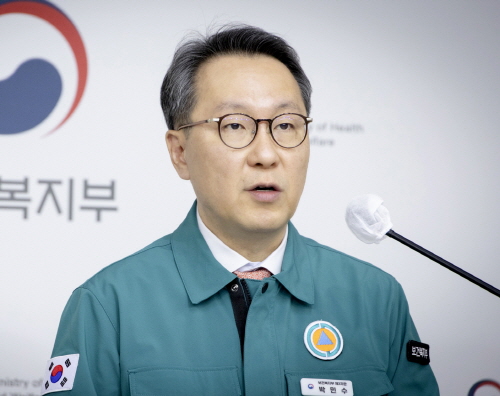 박민수 보건복지부 2차관이 5일 오전 정부세종청사에서 의사 집단행동 중앙재난안전대책본부 회의 결과를 발표했다.