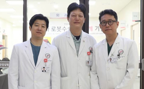 한림대동탄성심병원 간이식팀. 좌측부터 외과 이정민, 조원태 유태석 교수